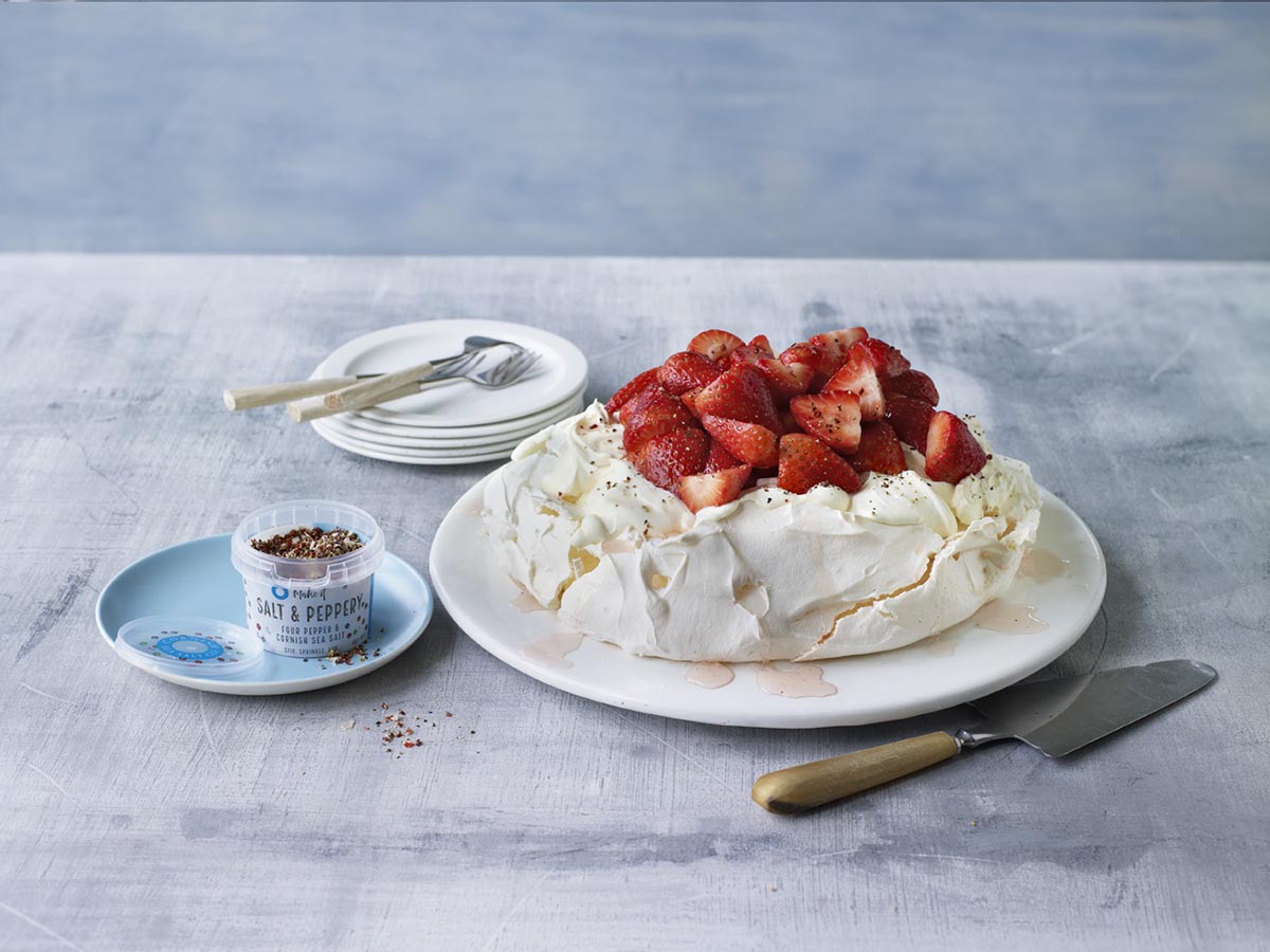 Pavlova with Sea Salt & Peppery Marinated Strawberries – Cornish Sea Salt Company Ltd